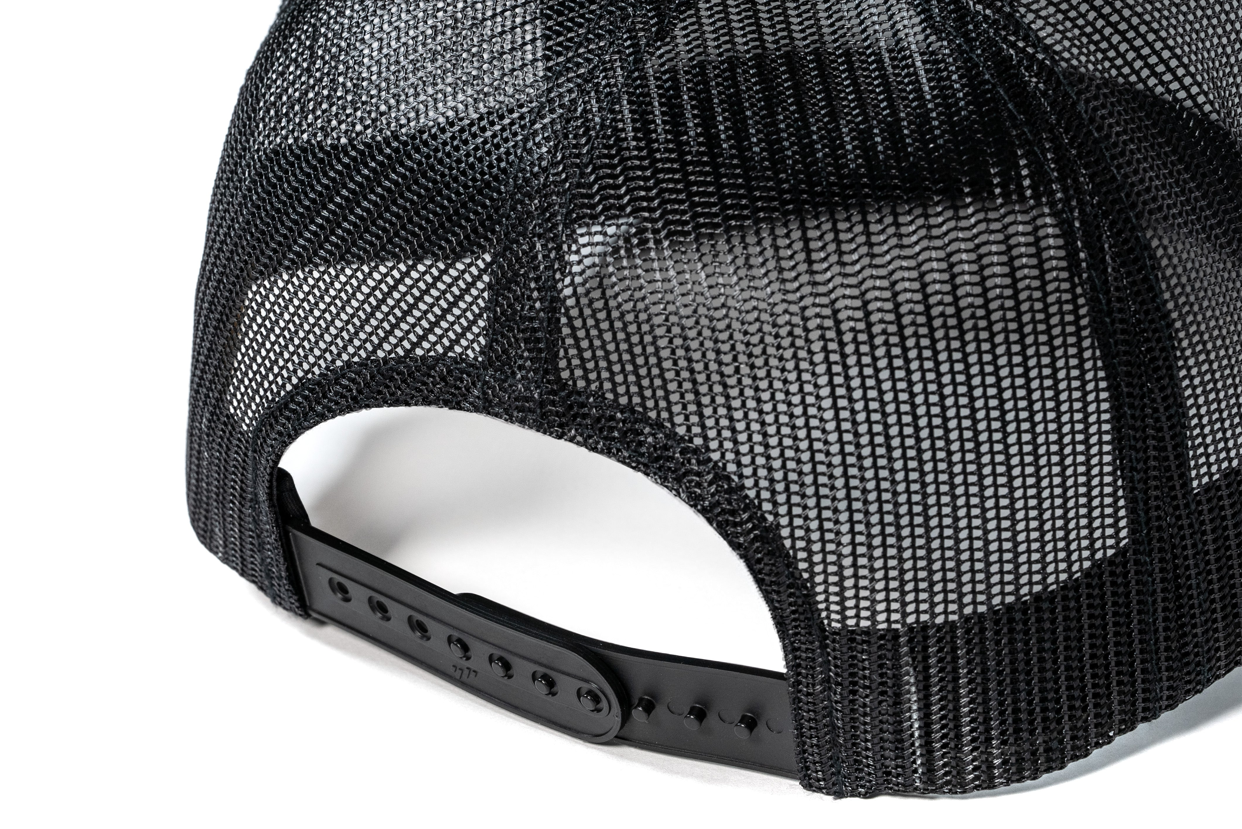 DCB BLACK MESH SNAP BACK - LEATHER PATCH